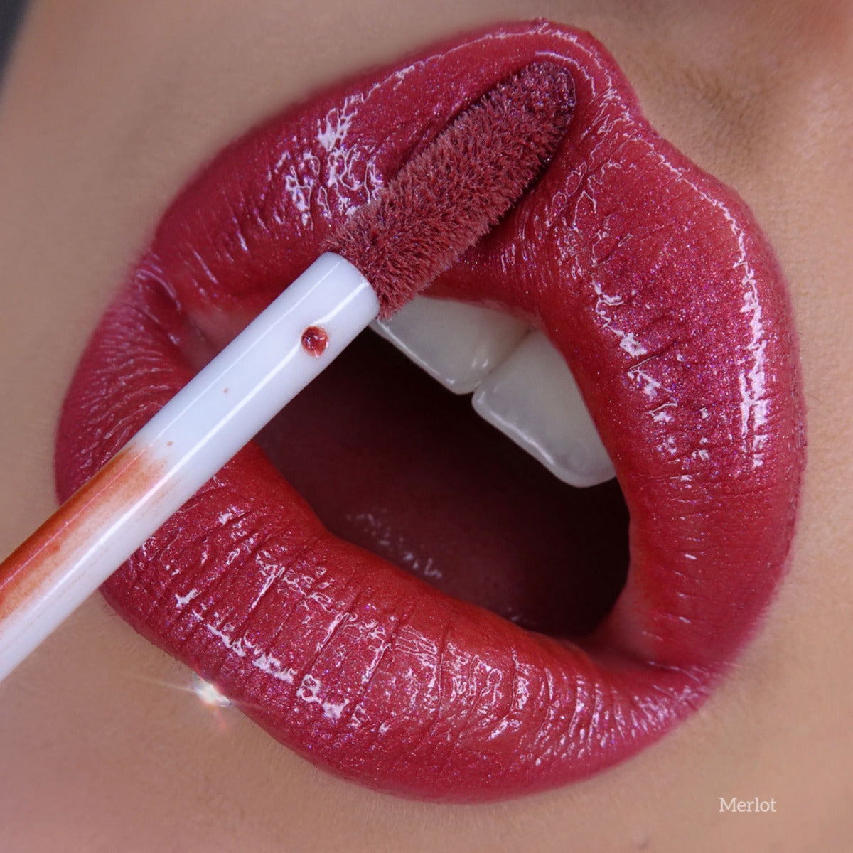 bellapierre Super Gloss. Mineral-Based, Non-sticky & Very Pigmented with High Coverage. TrueSkinity
