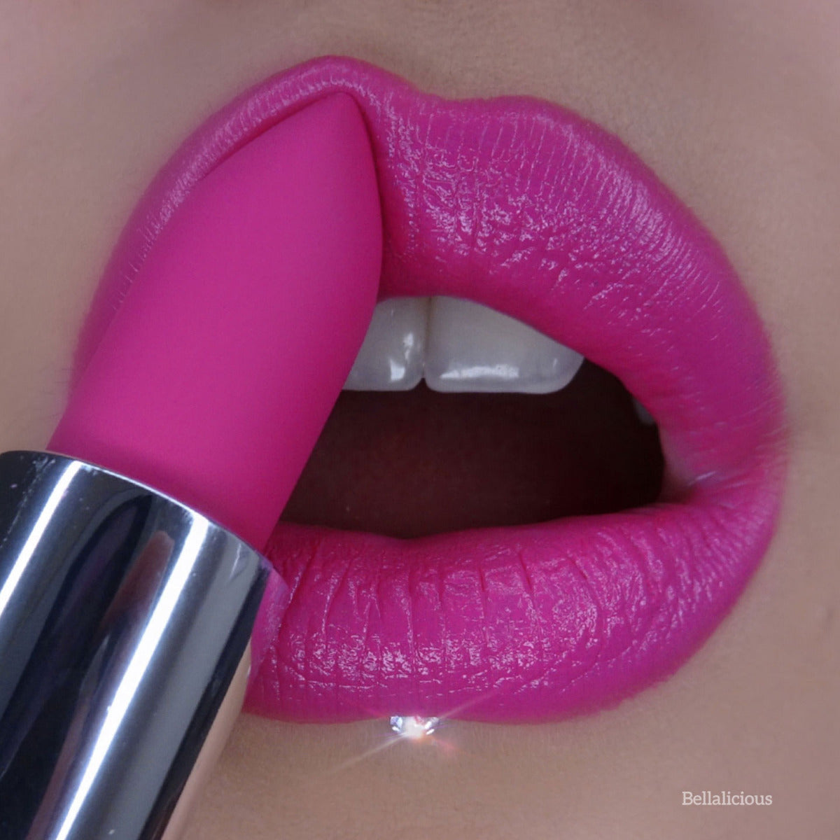 bellapierre Mineral Lipstick. All natural with mineral pigments, iron oxides and Vitamin C & Vitamin E for luscious, flawless lips.