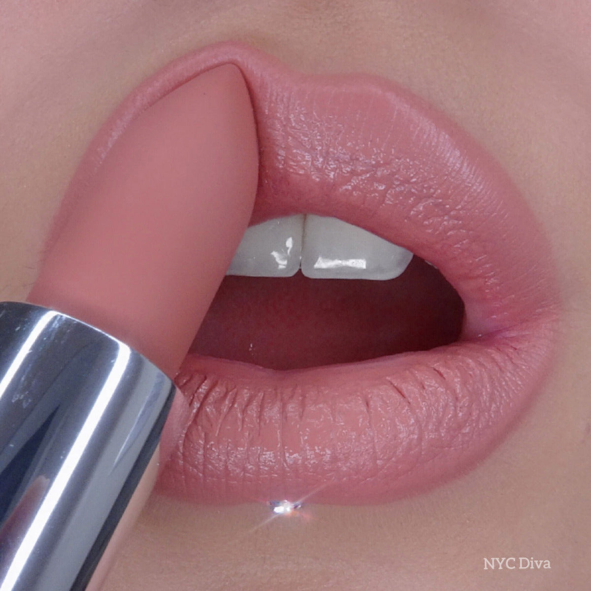 bellapierre Mineral Lipstick. All natural with mineral pigments, iron oxides and Vitamin C & Vitamin E for luscious, flawless lips.