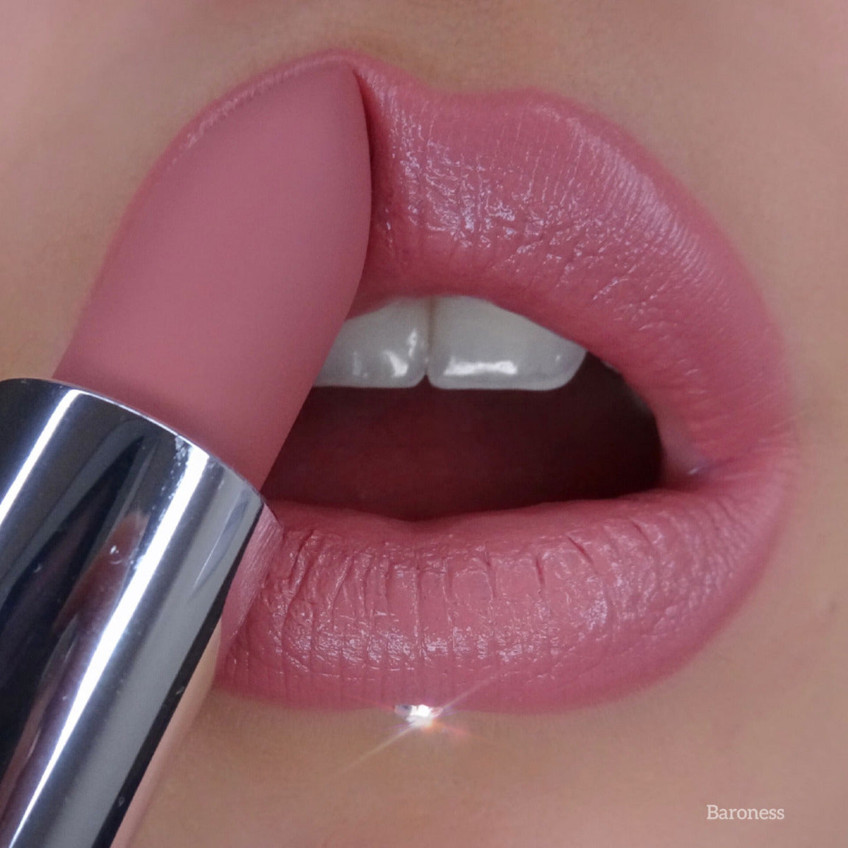 bellapierre Mineral Lipstick. All natural with mineral pigments, iron oxides and Vitamin C & Vitamin E for luscious, flawless lips.
