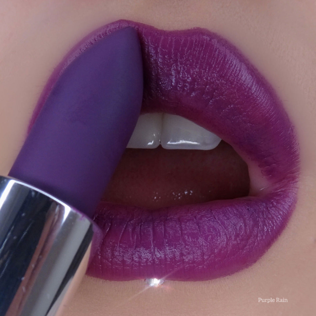 bellapierre Mineral Lipstick. All natural with mineral pigments, iron oxides and Vitamin C & Vitamin E for luscious, flawless lips.
