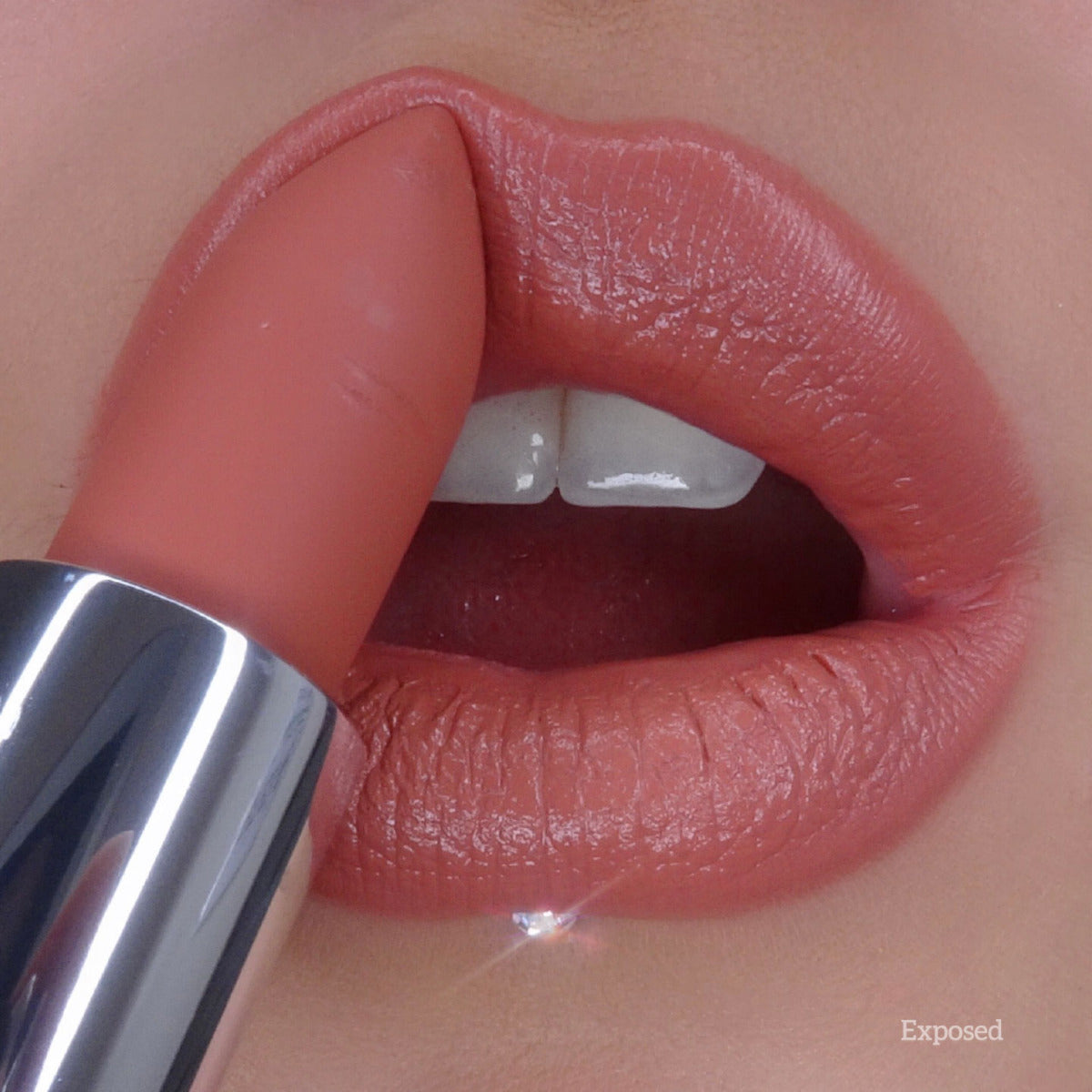bellapierre Mineral Lipstick. All natural with mineral pigments, iron oxides and Vitamin C & Vitamin E for luscious, flawless lips.