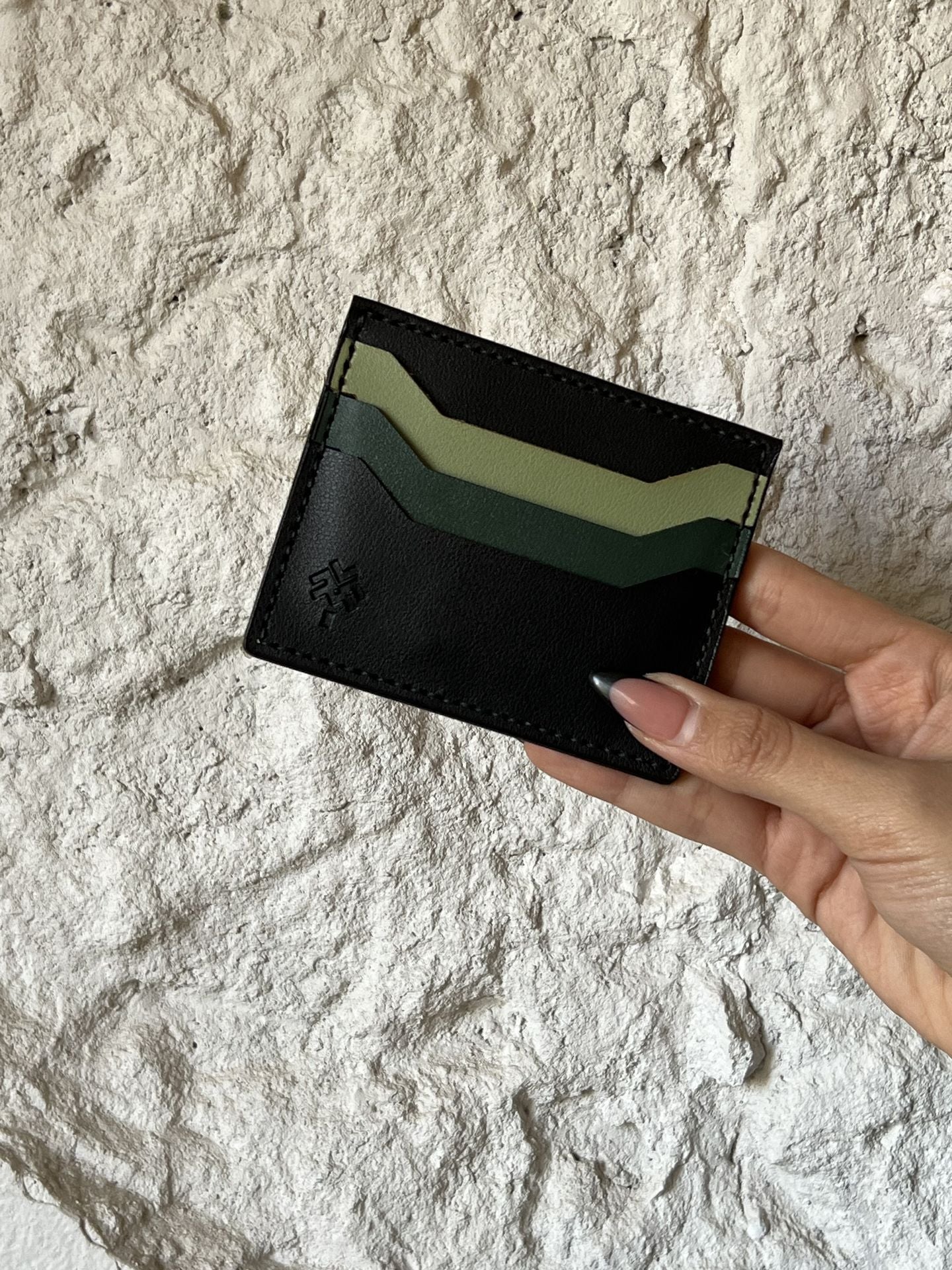 Wild Turtle Card Holder In Black - Elsey & Essie