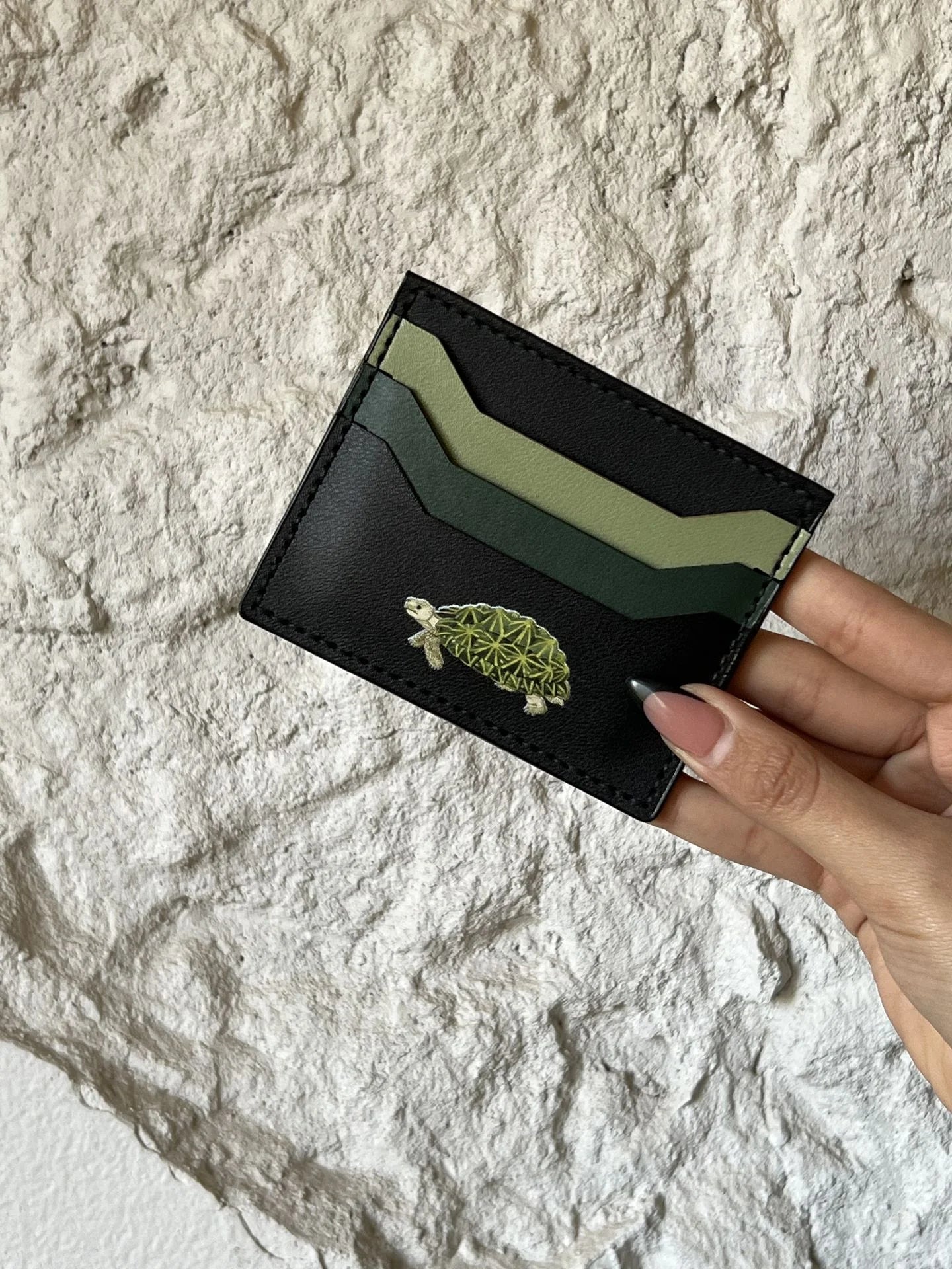 Wild Turtle Card Holder In Black - Elsey & Essie